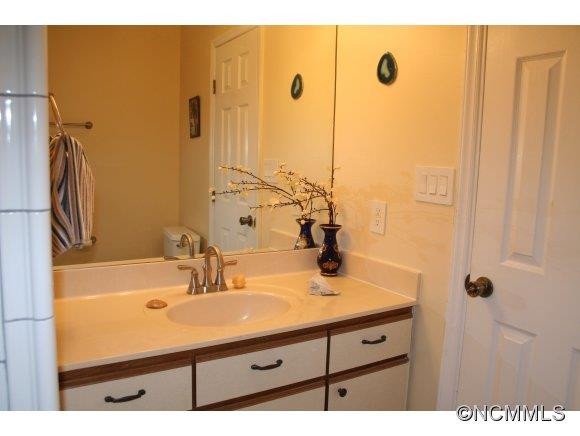 402 Abbey Circle - Photo 11