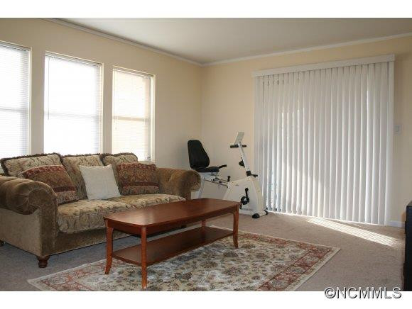 402 Abbey Circle - Photo 4