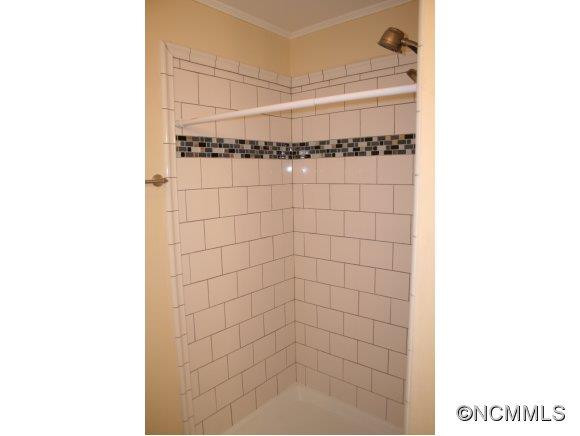 402 Abbey Circle - Photo 10