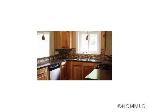 1732 Haywood Road - Photo 9