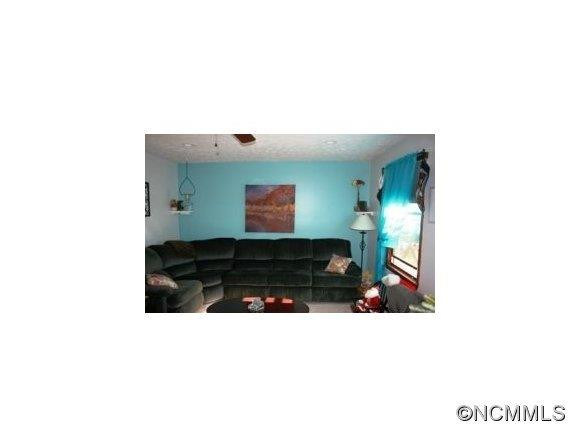 107 Lyndon - Photo 2