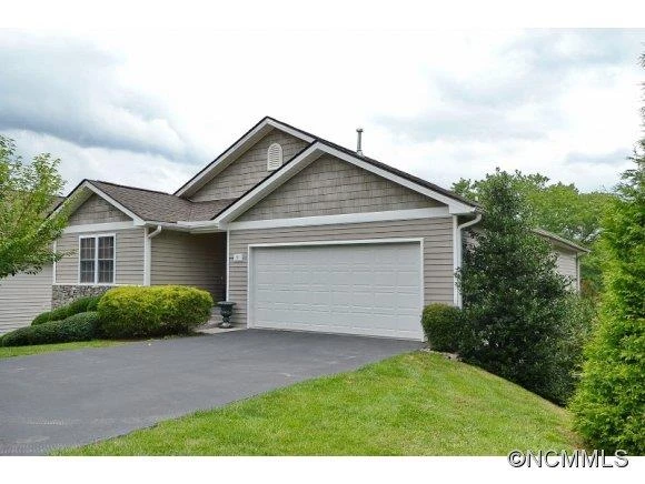 91 East  Danbury Lane