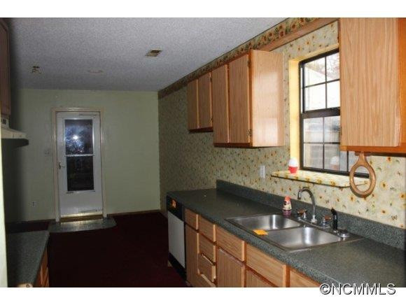 114 Falcon Lane - Photo 2