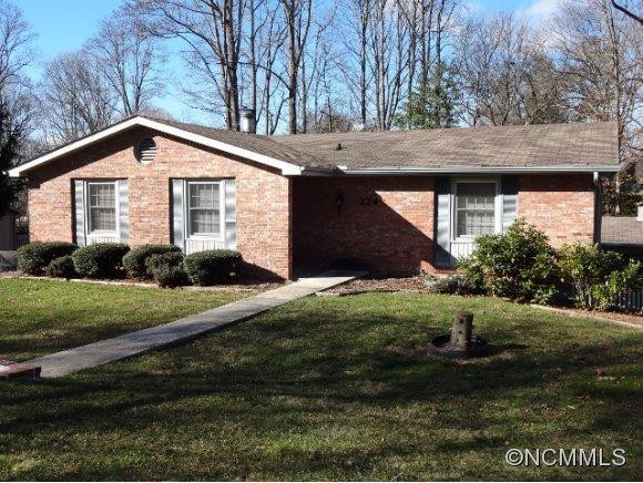 228 DUNDEVE CIRCLE