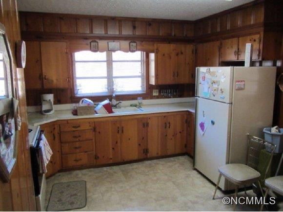 225 Wells Drive - Photo 5