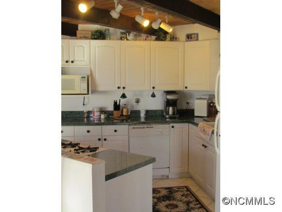 3215 Skyuka Mountain Road - Photo 4