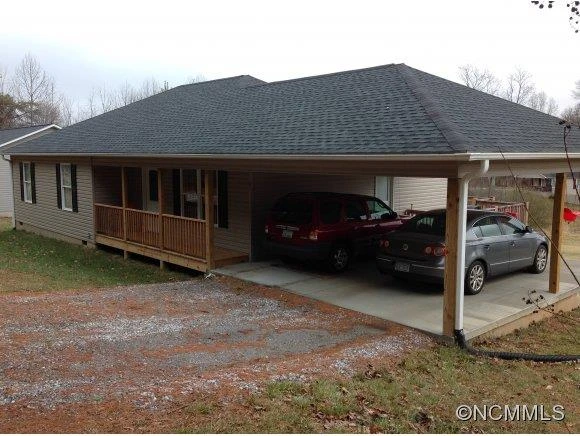 8 Makay Drive