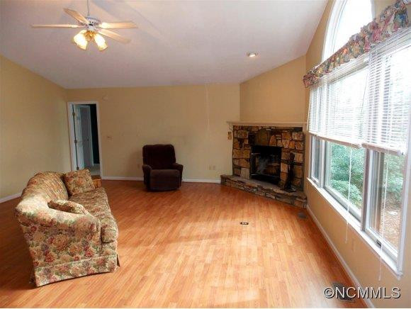 511 Kanasgowa Drive - Photo 3