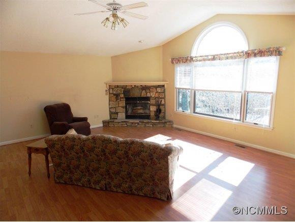 511 Kanasgowa Drive - Photo 4