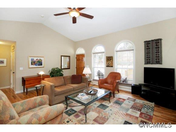 2 Bassett Road - Photo 3