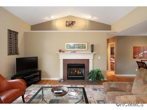 2 Bassett Road - Photo 4