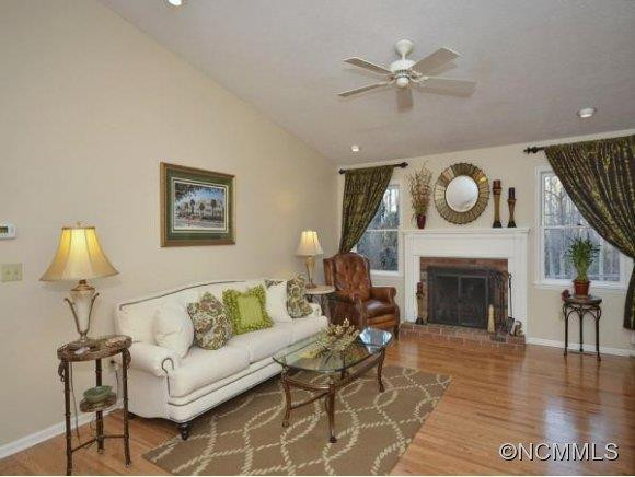 301 ROSEWOOD LANE - Photo 3