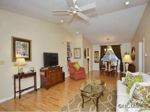 301 ROSEWOOD LANE - Photo 4