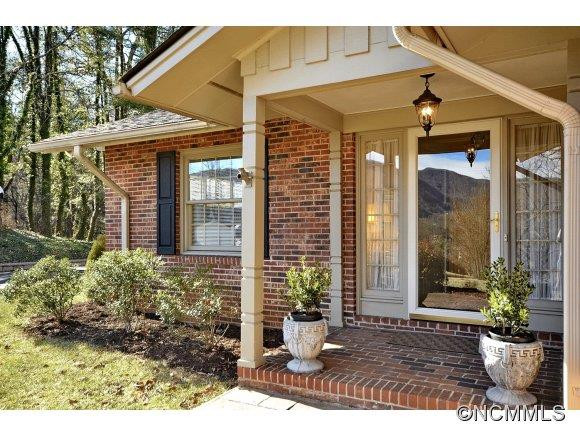 201 Waynewood Drive - Photo 2