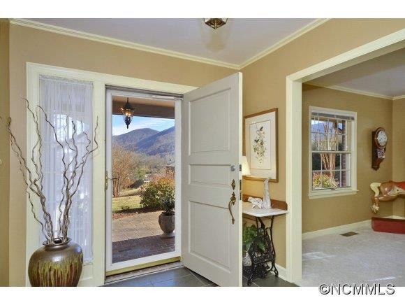 201 Waynewood Drive - Photo 3