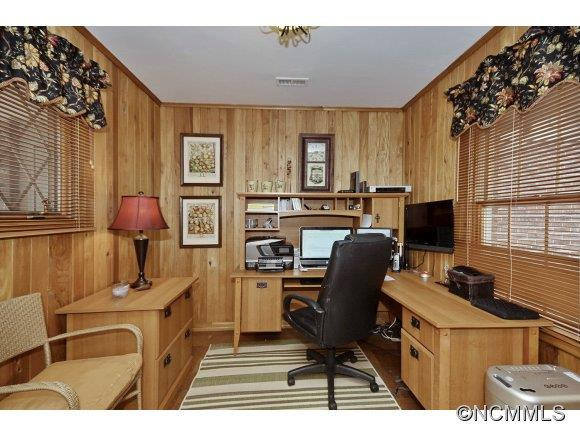201 Waynewood Drive - Photo 9