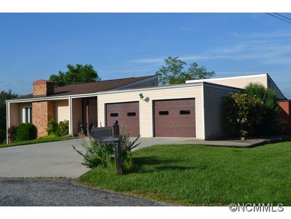 211 Forsythia Ln