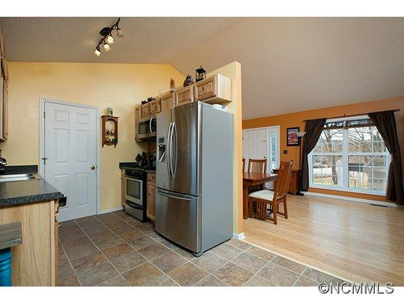 221 Jordan Rd - Photo 6
