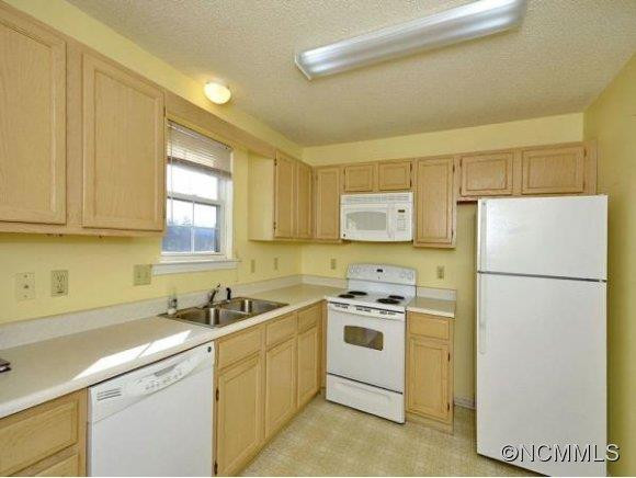 2201 IDLE HOUR DRIVE - Photo 2