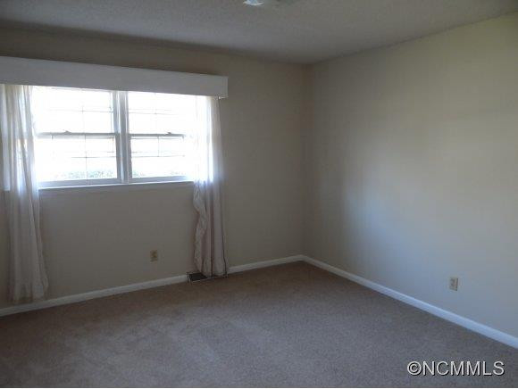7 Holly Hill Court - Photo 5