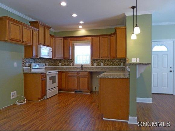 213 East College Street - Photo 2