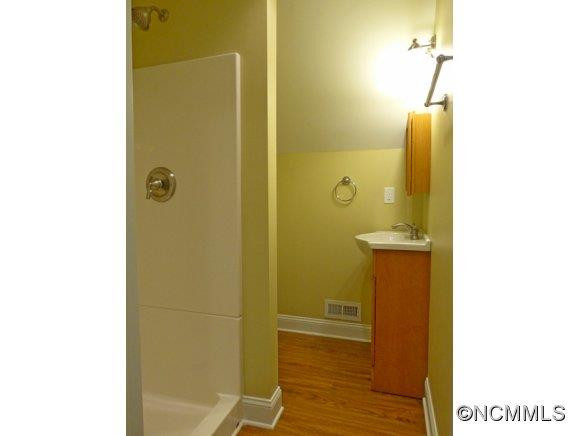 213 East College Street - Photo 16