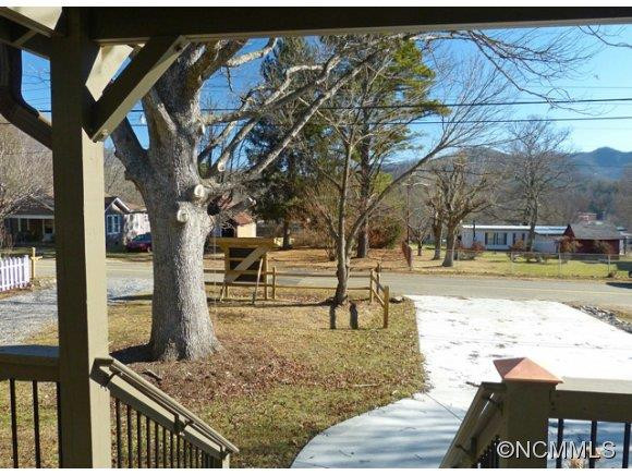 213 East College Street - Photo 3