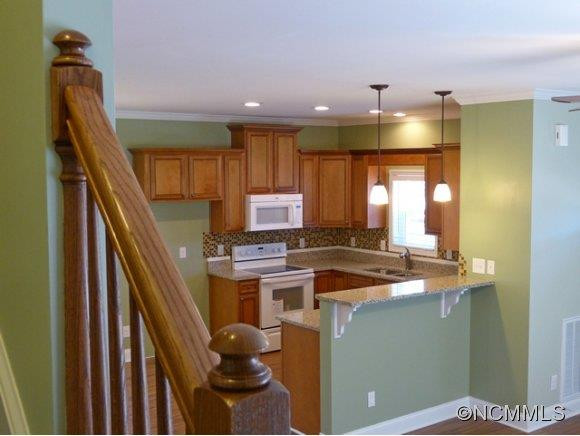 213 East College Street - Photo 5