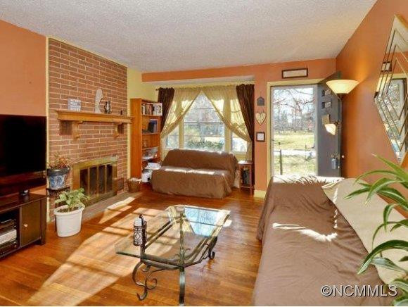 504 BROOKLYN AVE - Photo 2