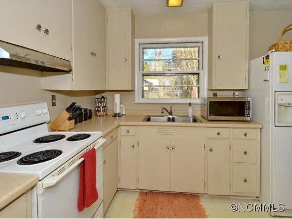 504 BROOKLYN AVE - Photo 3