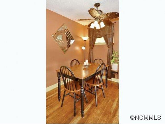 504 BROOKLYN AVE - Photo 4