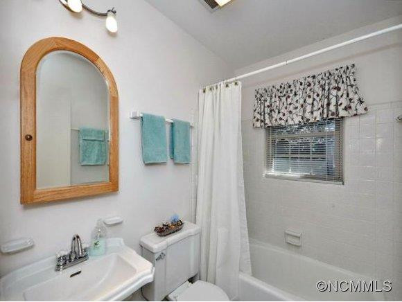 6 FERENVILLA DRIVE - Photo 14