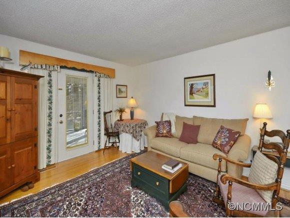 6 FERENVILLA DRIVE - Photo 3