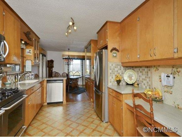 6 FERENVILLA DRIVE - Photo 7