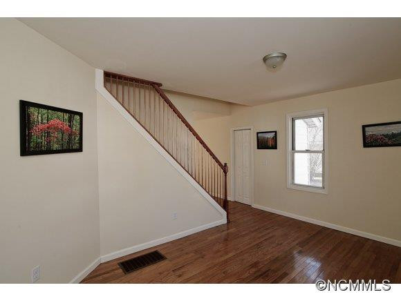 174 Academy - Photo 6