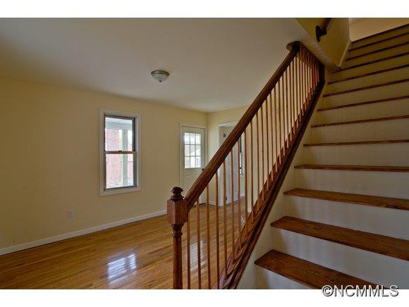 174 Academy - Photo 7