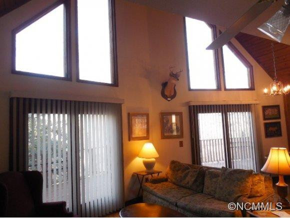 494 University Heights - Photo 2