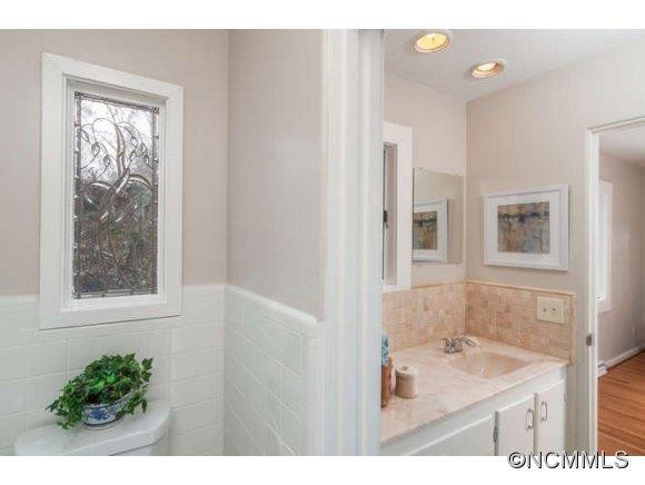 335 Vanderbilt Road - Photo 16