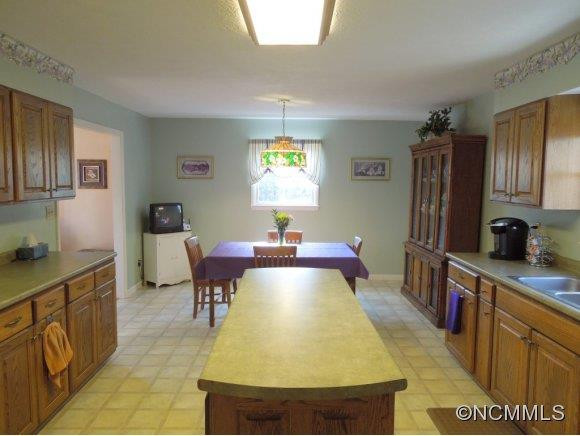 20 Ridgeway Drive - Photo 2