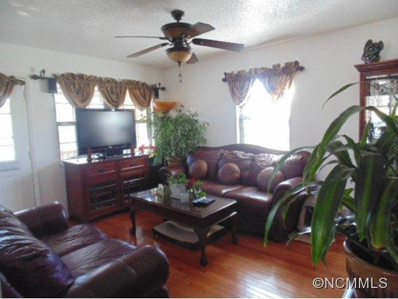 213 Edgar Street - Photo 2