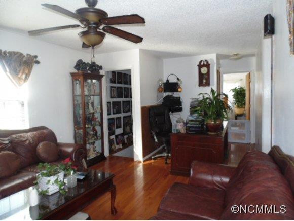 213 Edgar Street - Photo 3