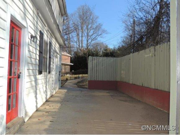 1 ENKA PINE STREET - Photo 14