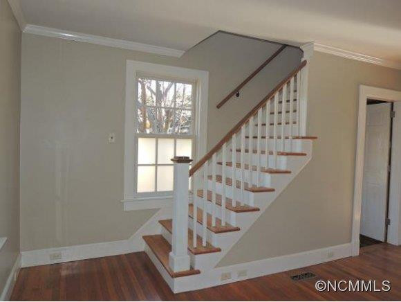 1 ENKA PINE STREET - Photo 3