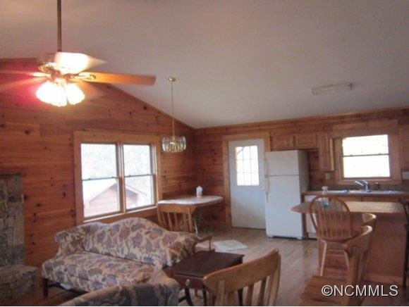 2447 Love Joy Road - Photo 4