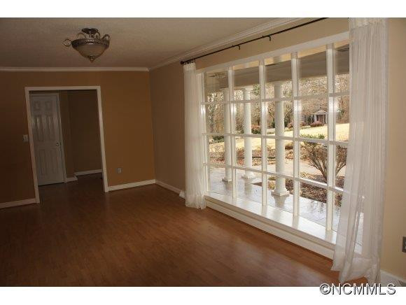 491 Ivy Dr - Photo 2