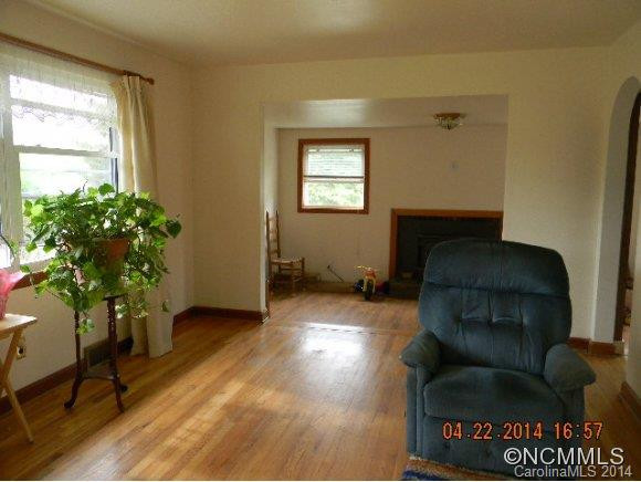 23 Sandhurst - Photo 2