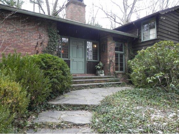 11 Forest Road