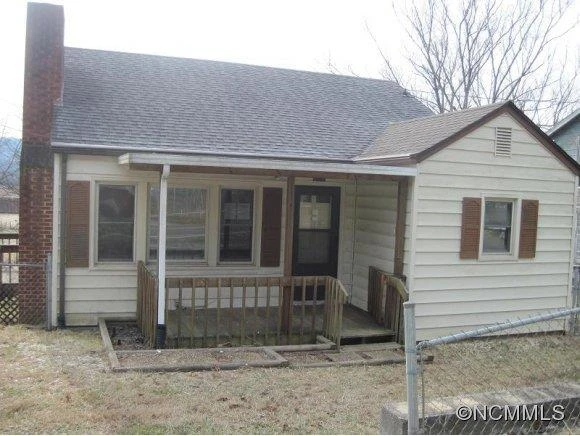 392 Old Hendersonville Highway