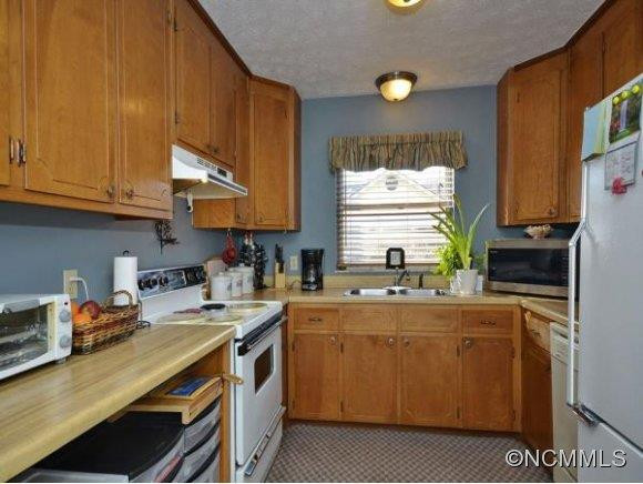 35 CAPRI LANE #11 - Photo 5