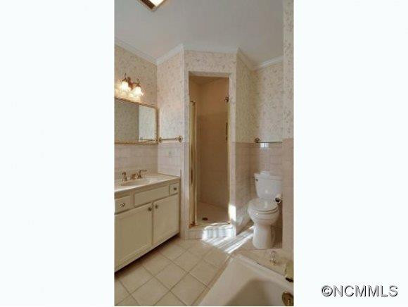 17 AMBER DRIVE - Photo 12